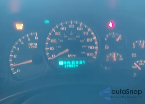 2000 Chevrolet Silverado 1500 z USA, uszkodzony, nr VIN 2GCEC19V0Y1142141